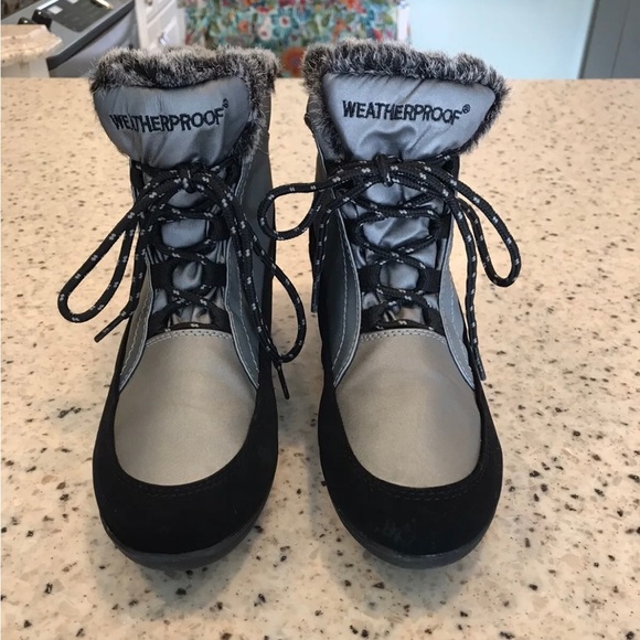 Silver & Black Waterproof Boots  size 6.5 - Picture 8 of 8